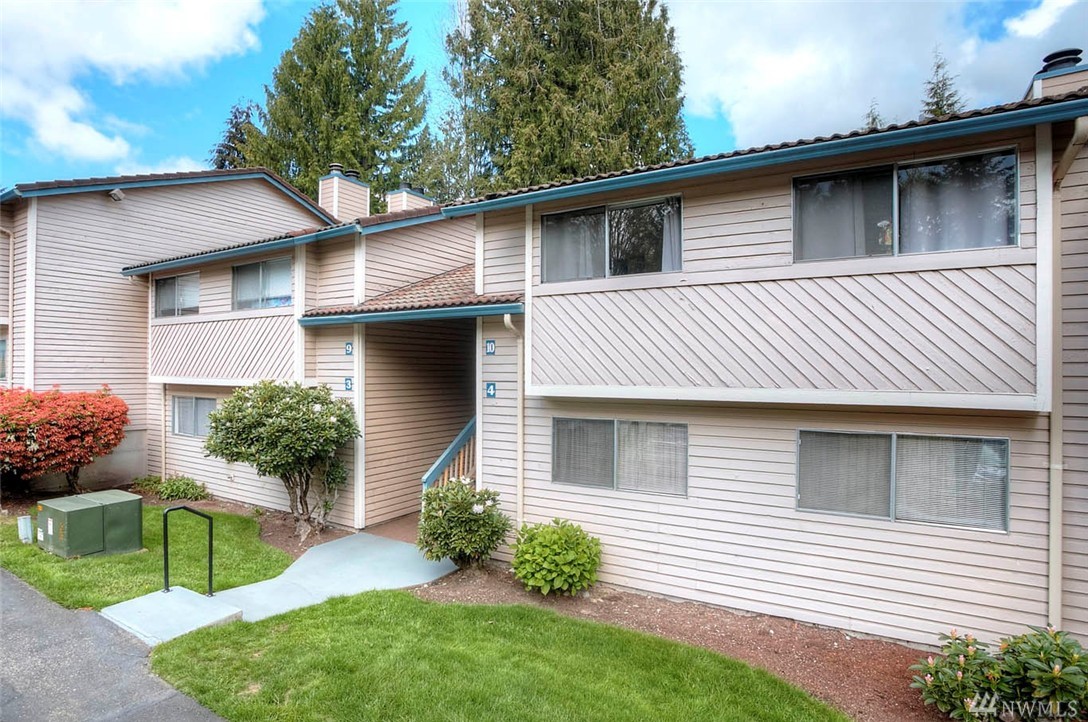Sales activity for Fairway Greens Condo in Renton