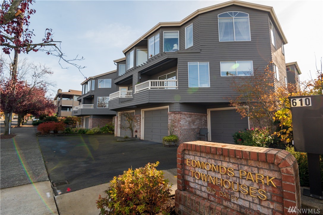 Edmonds Park Townhomes and Townhouses For Sale at Edmonds Park in