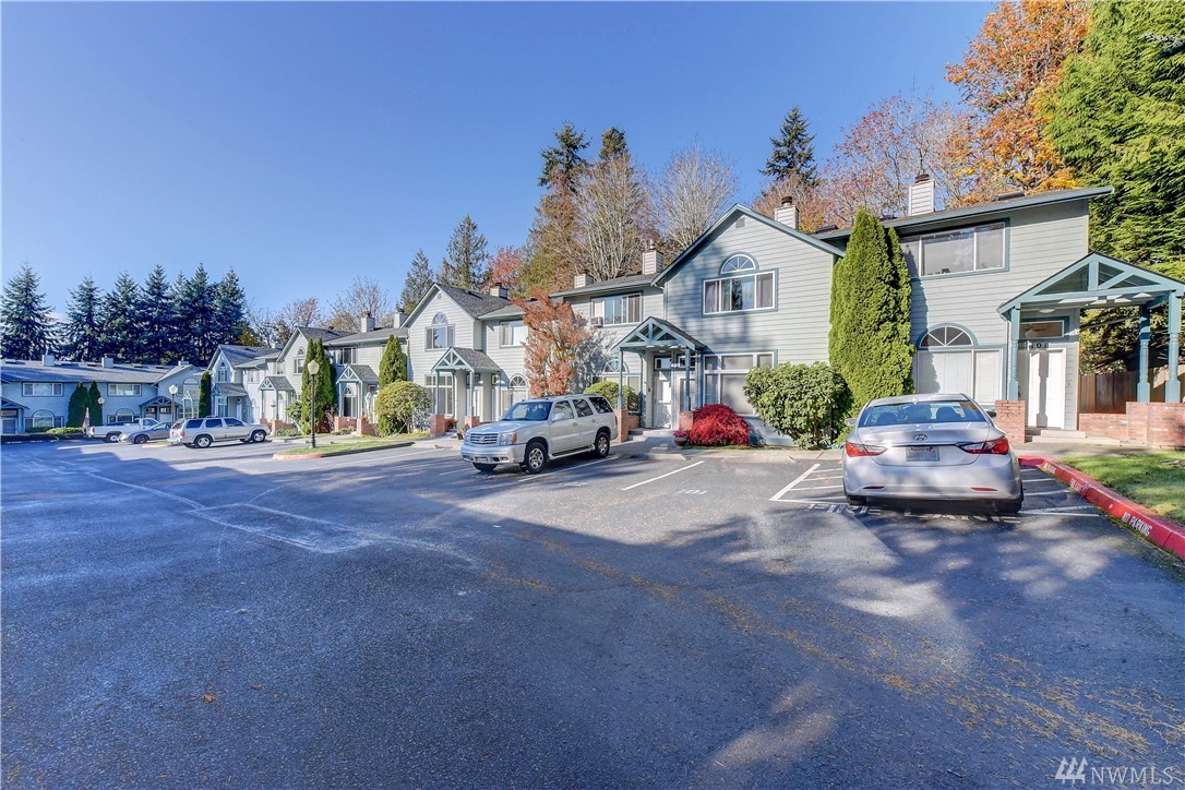 Heritage Manor Condos For Sale at Heritage Manor in Mukilteo, WA