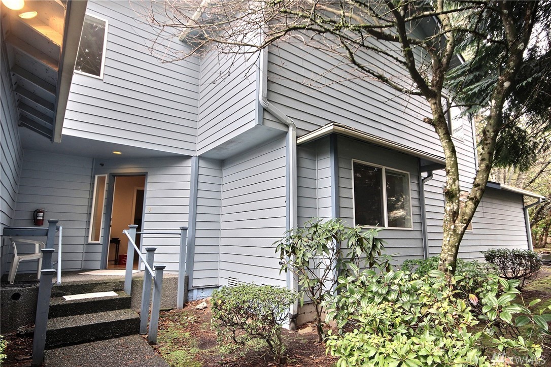 Cedar Downs Village Townhomes and Townhouses For Sale at Cedar Downs Village in Maple Valley