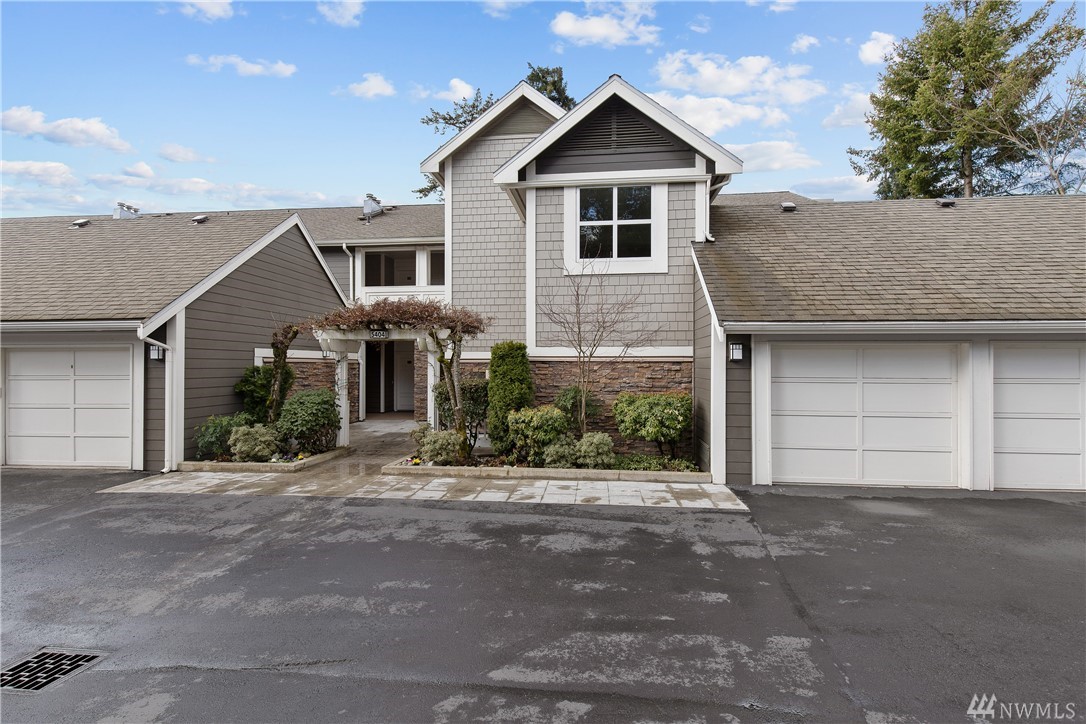 Villas at Carillon Condos For Sale at Villas at Carillon in Kirkland