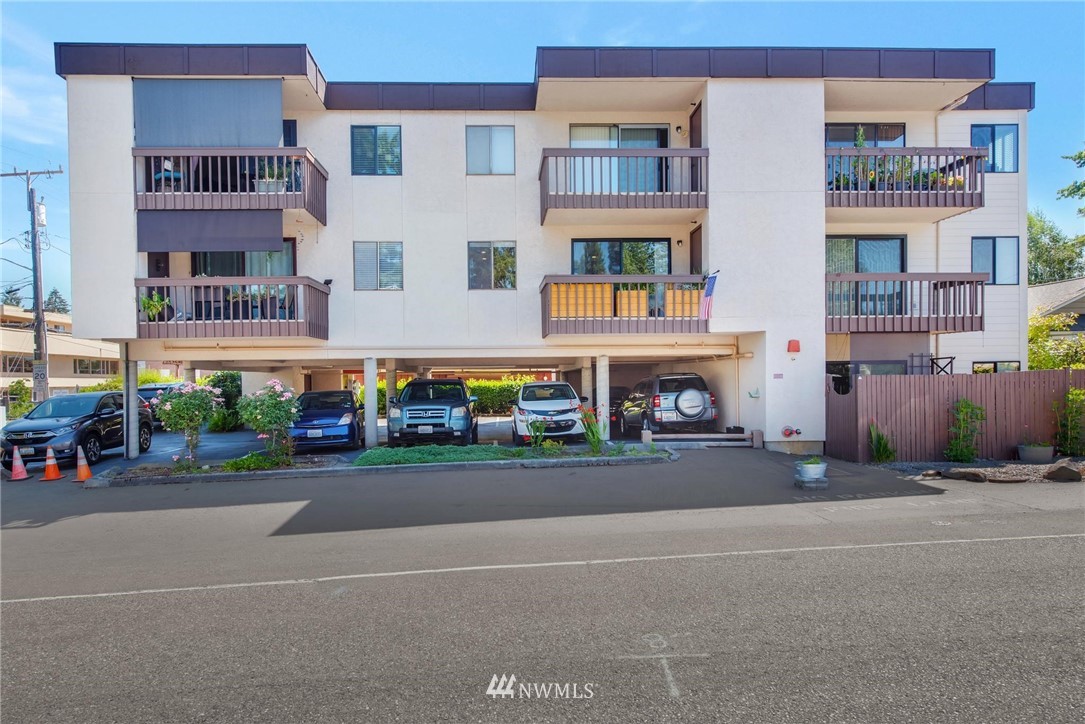 Sales activity for Seahurst Ridge Condo in Burien