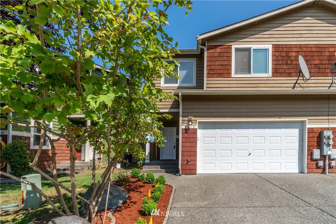 The Bluff at Arlington Townhomes and Townhouses For Sale at The Bluff