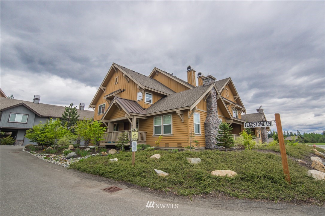 The Village ay Roslyn Ridge Condos For Sale at The Village ay Roslyn