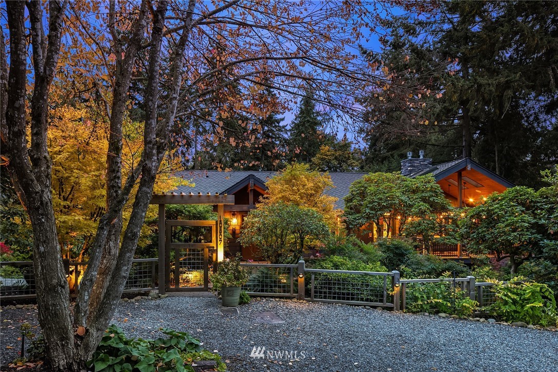 10507 SE 28th St Beaux Arts Village WA 98004
