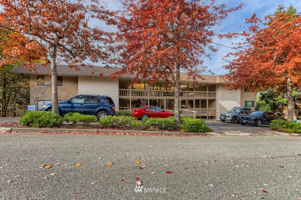 Island Court Condos For Sale at Island Court in Mercer Island, WA