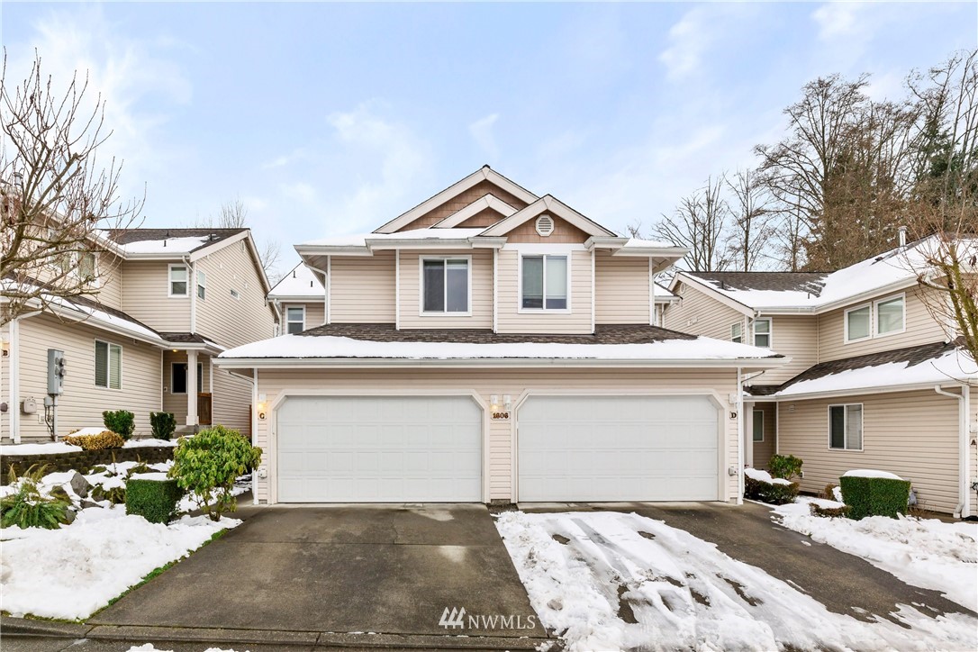 Hollow Dale Place Townhomes and Townhouses For Sale at Hollow Dale