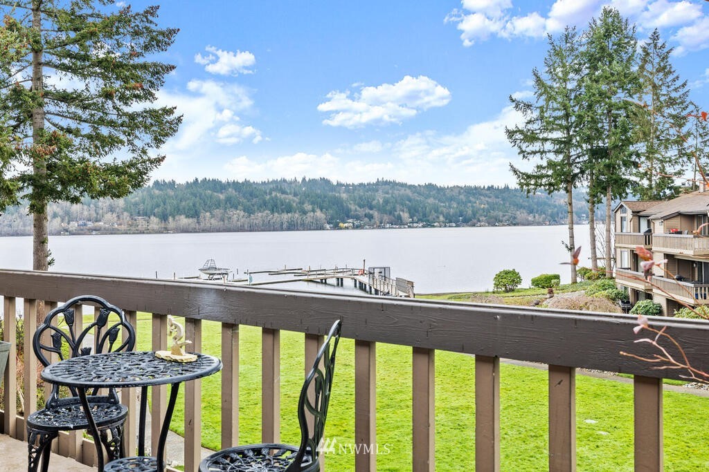 Lake Villas Condo, Redmond, WA Condos For Sale