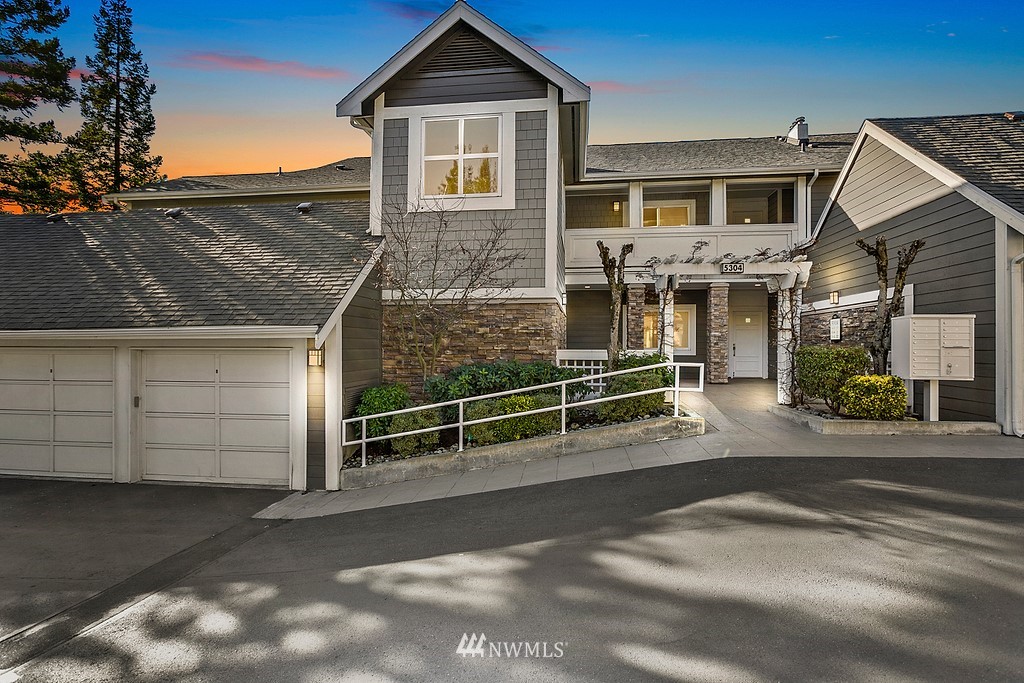 Villas at Carillon Condos For Sale at Villas at Carillon in Kirkland