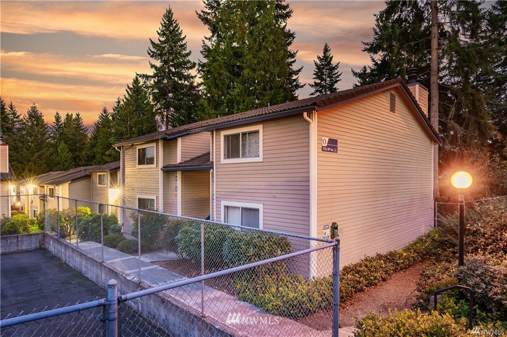 Fairway Greens Condo, Renton, WA Condos For Sale
