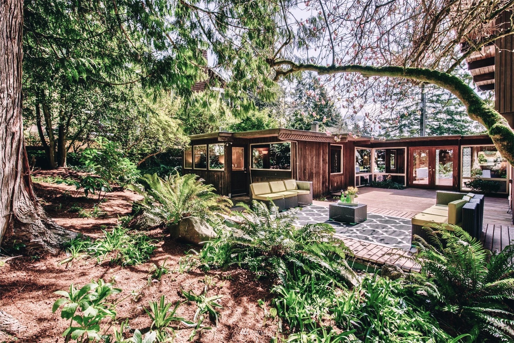 10402 SE 29th St Beaux Arts Village WA 98004