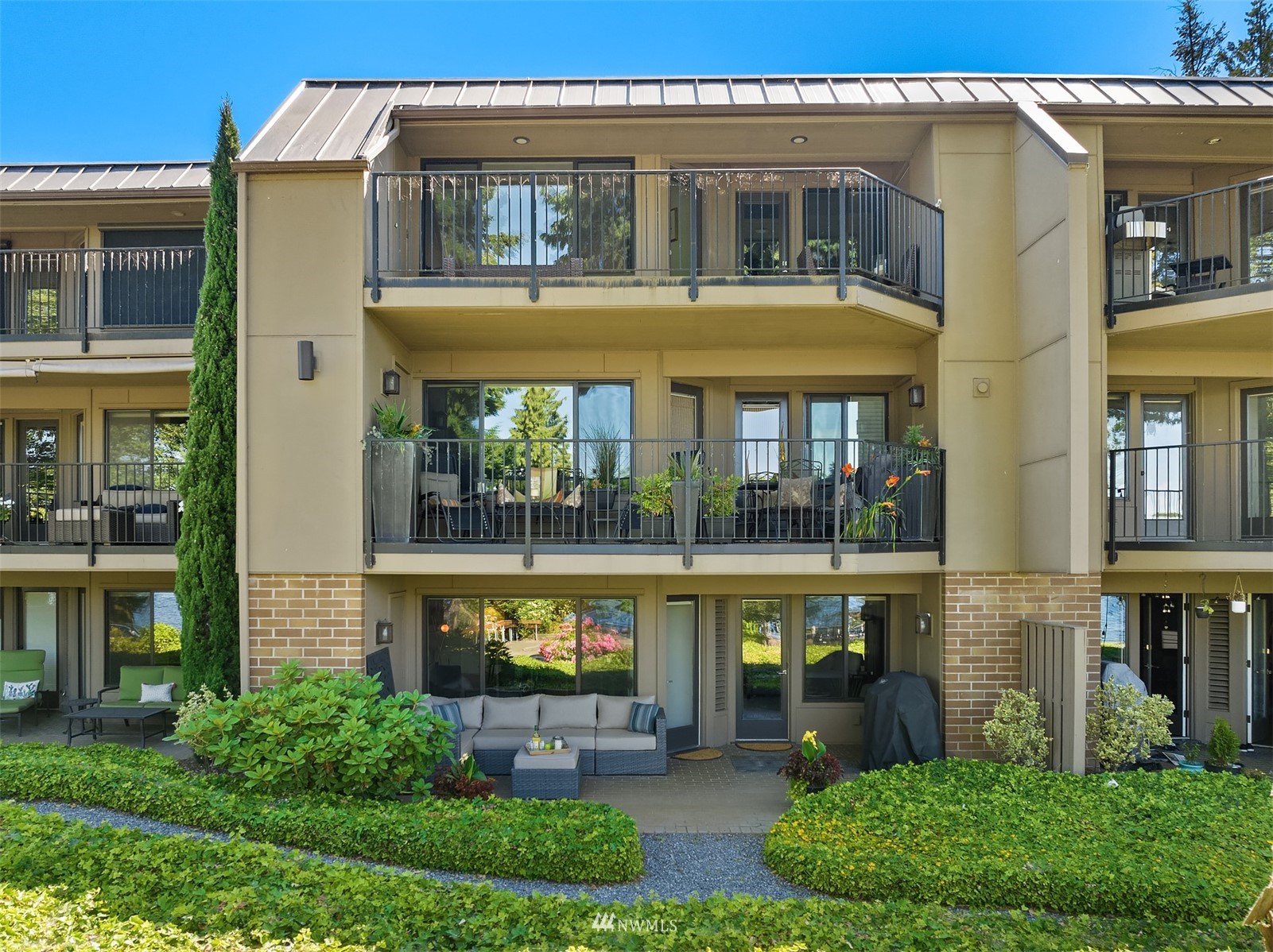 6736 Lake Washington Condos For Sale at 6736 Lake Washington in