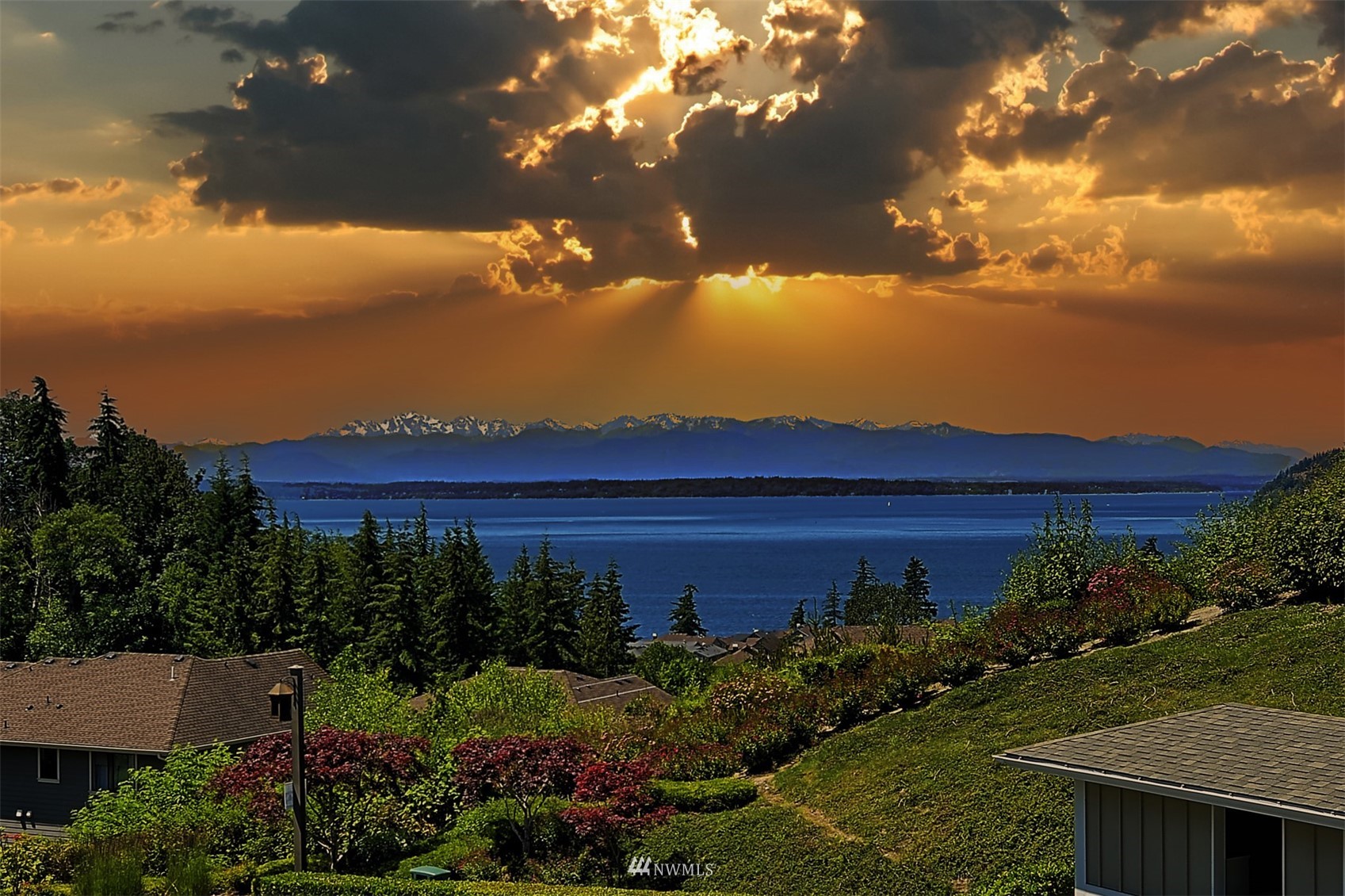 Villa Monte at Harbor Pointe Townhomes and Townhouses For Sale at Villa Monte at Harbor Pointe