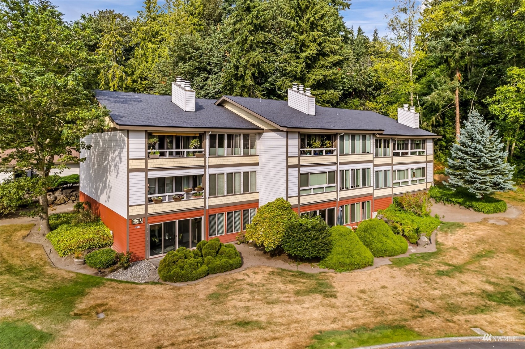 Lake Ballinger Estates Condos For Sale at Lake Ballinger Estates in