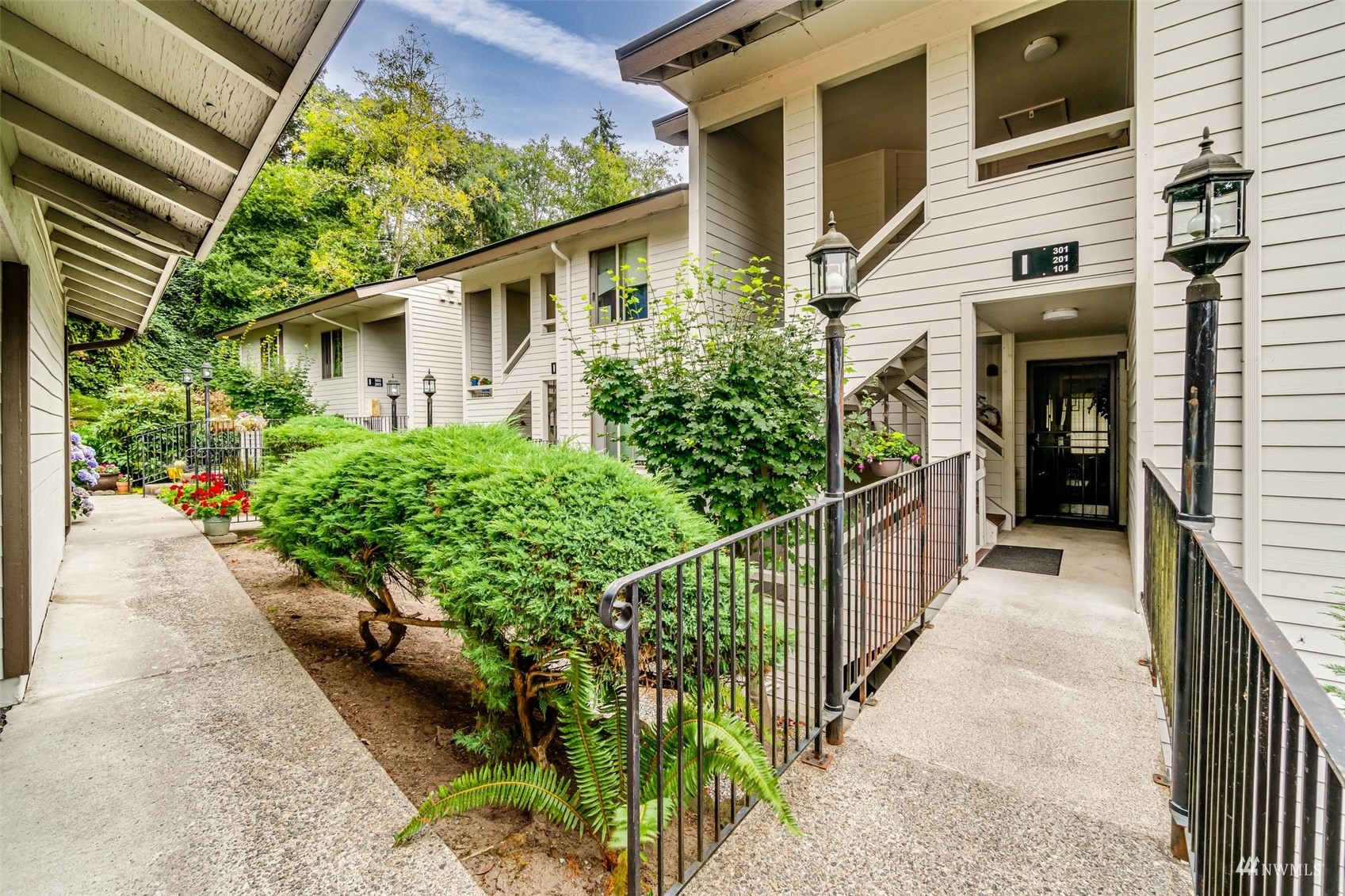 Lake Ballinger Estates Condos For Sale at Lake Ballinger Estates in