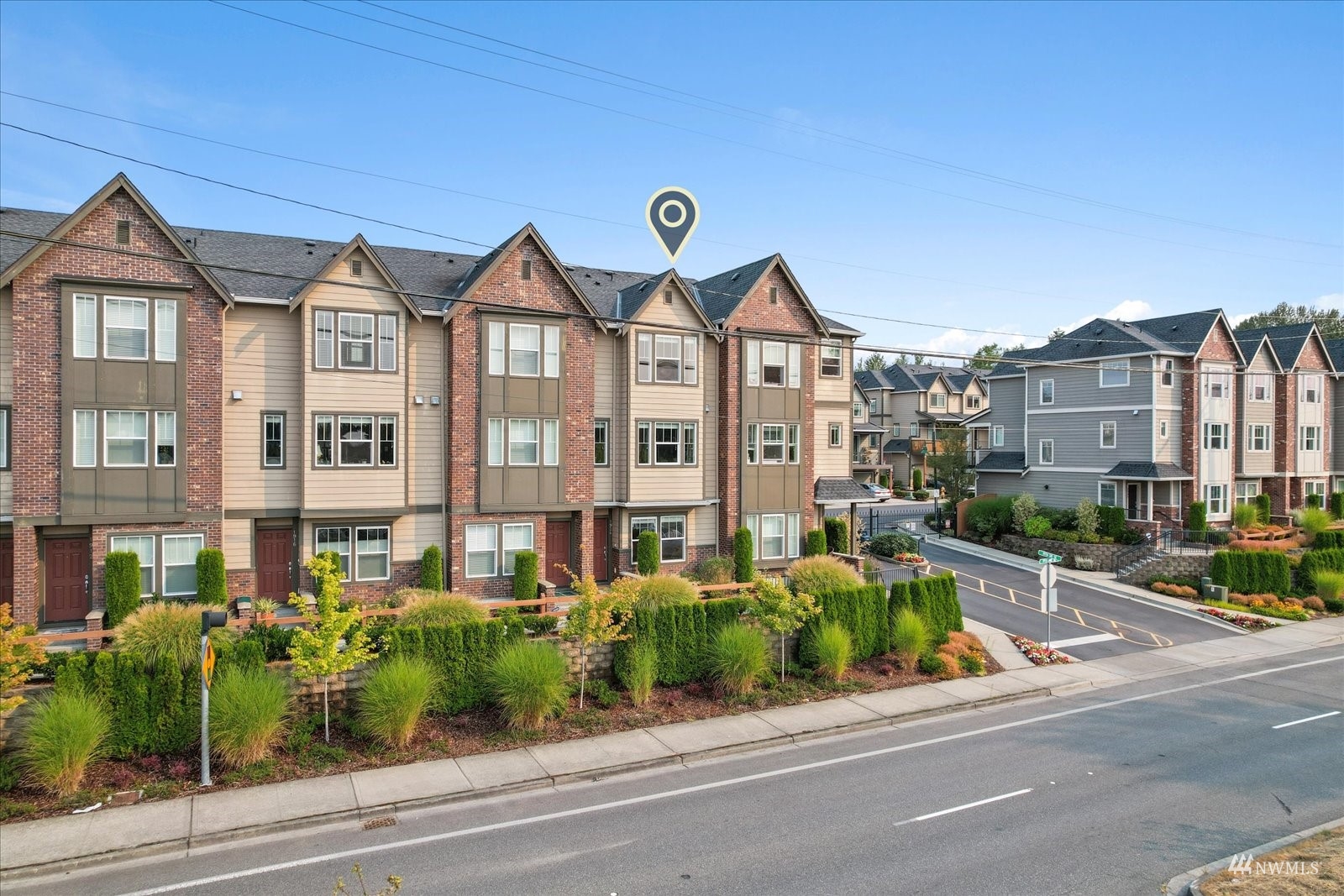 The Towns at Silverlake Townhomes and Townhouses For Sale at The Towns at Silverlake in