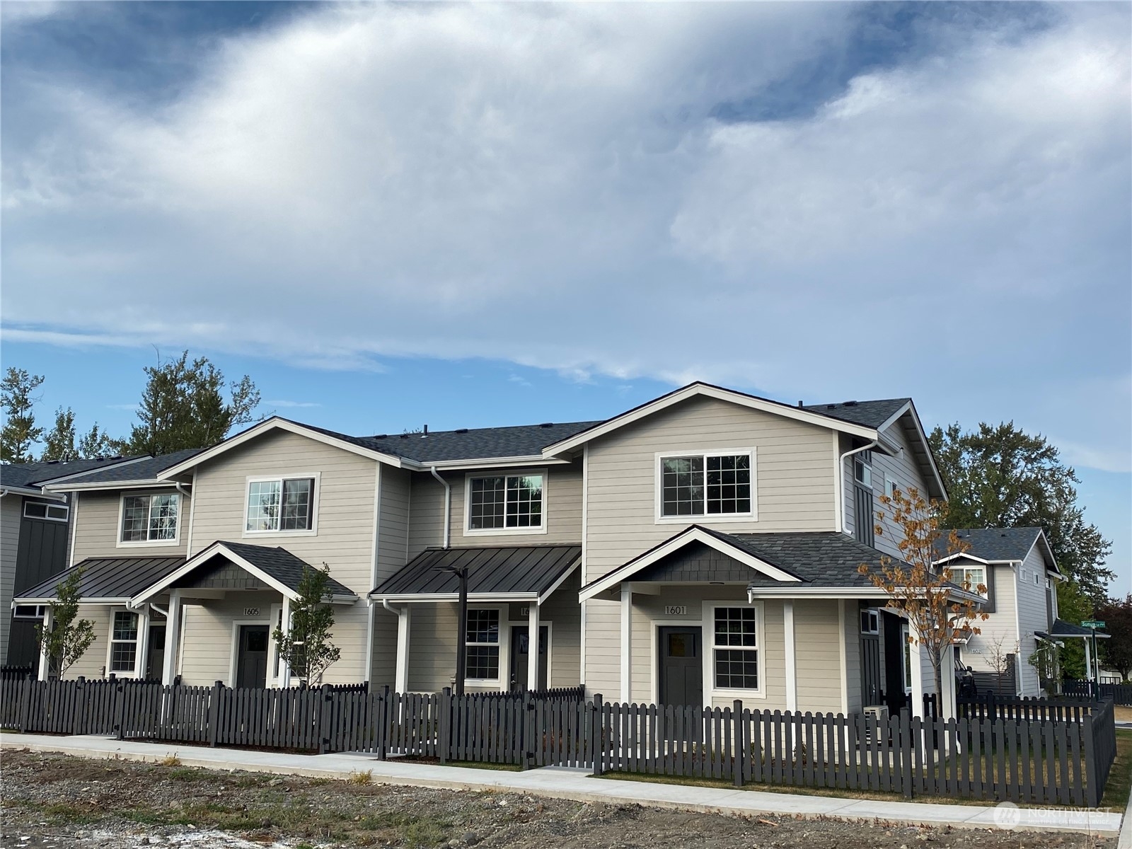 Sunset Village, Bellingham, WA Townhouses & Townhomes For Sale