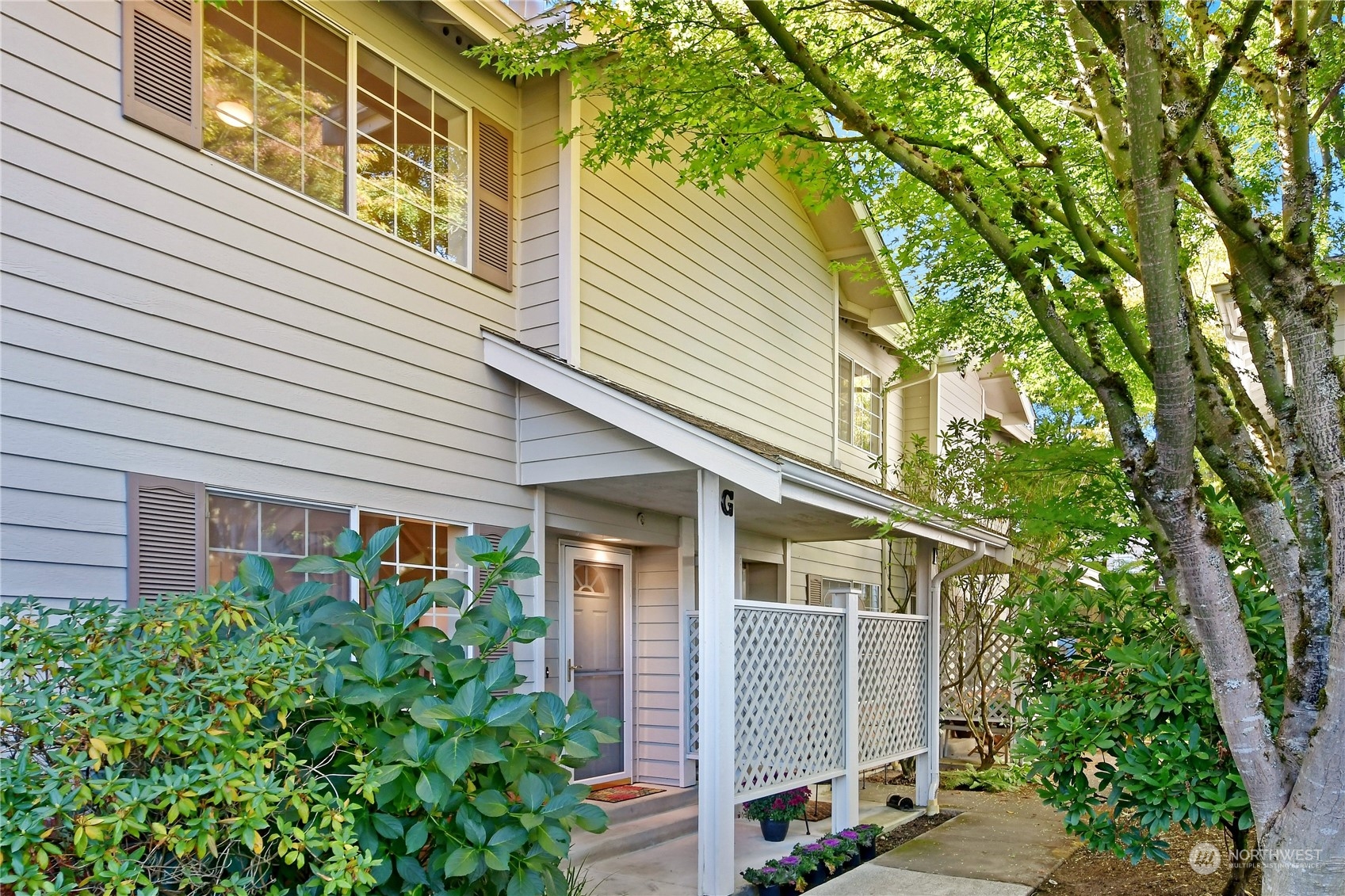 Meadowood Townhomes and Townhouses For Sale at Meadowood in Edmonds