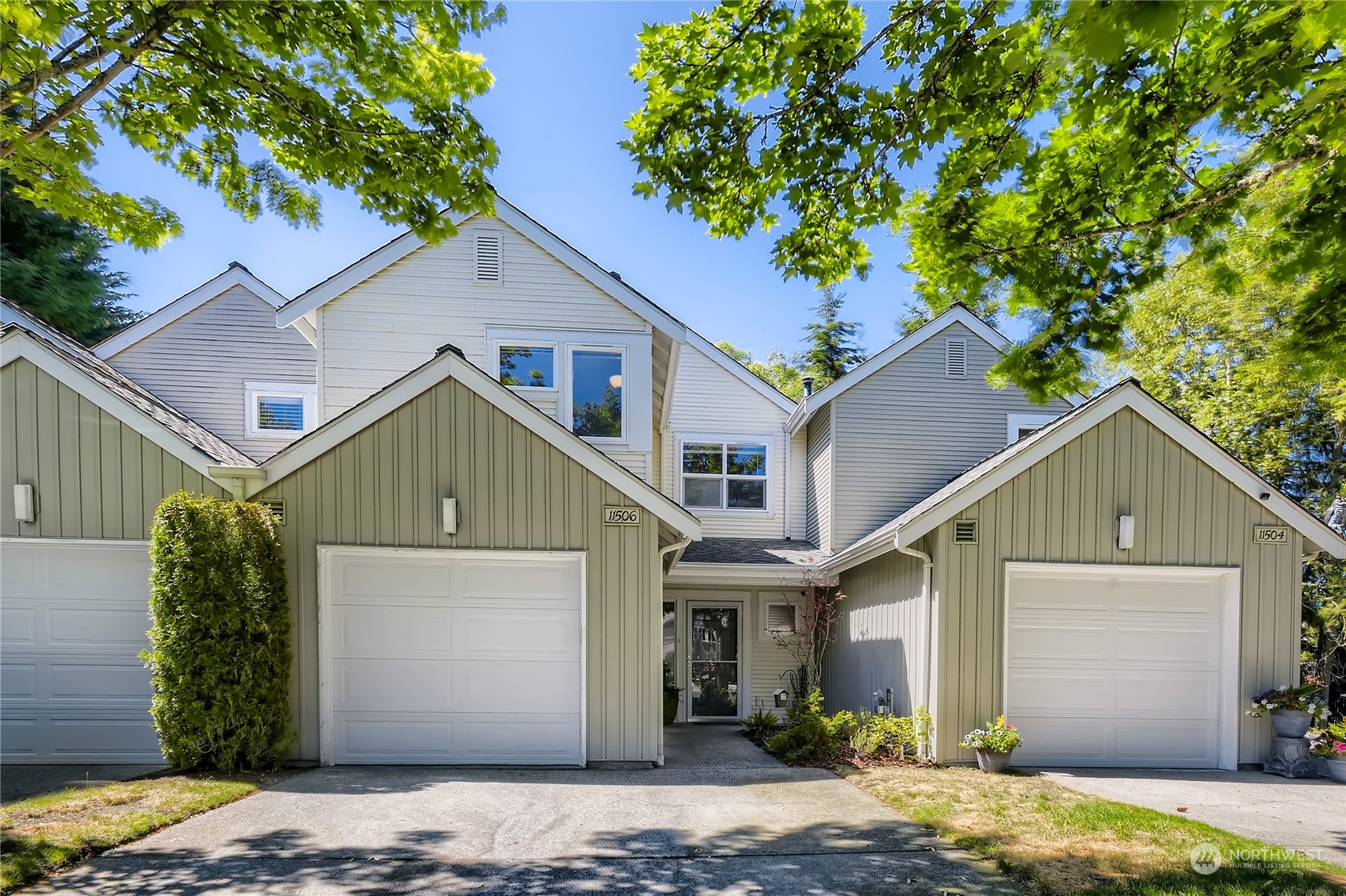 The Grove at Harbour Pointe Townhomes and Townhouses For Sale at The