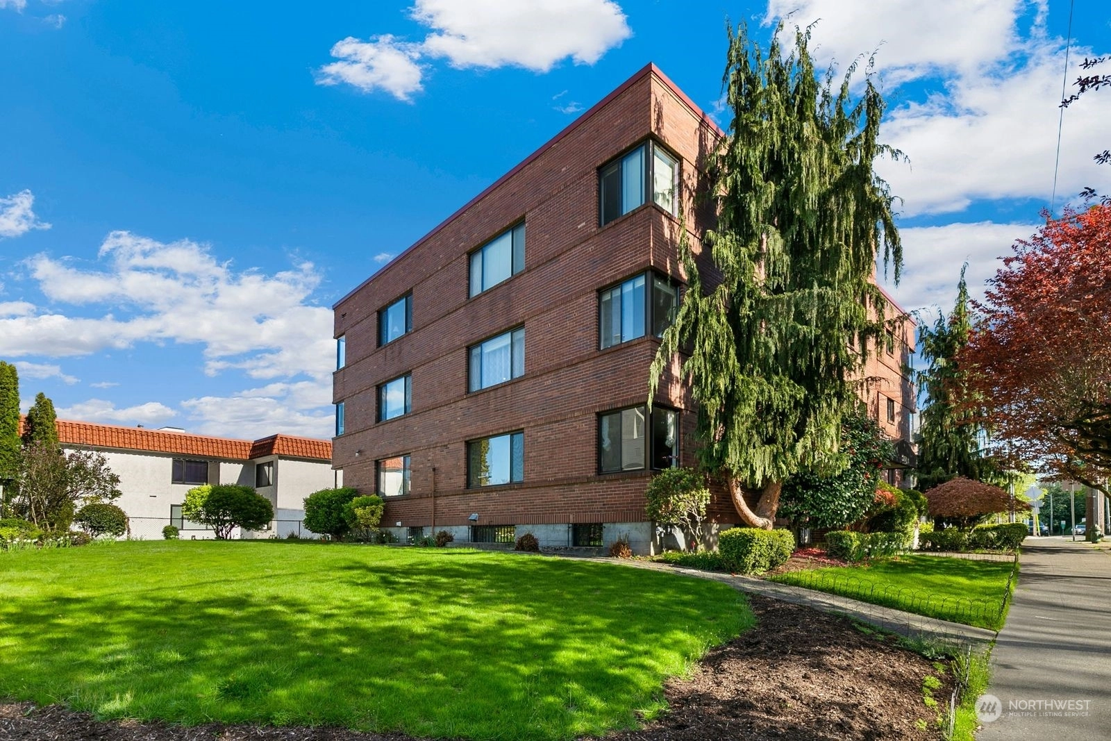 Sunrise Manor 2450 Condos For Sale at Sunrise Manor 2450 in Seattle