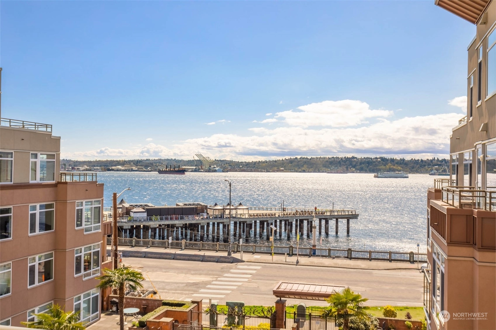 Waterfront Landings Condos For Sale at Waterfront Landings in Seattle