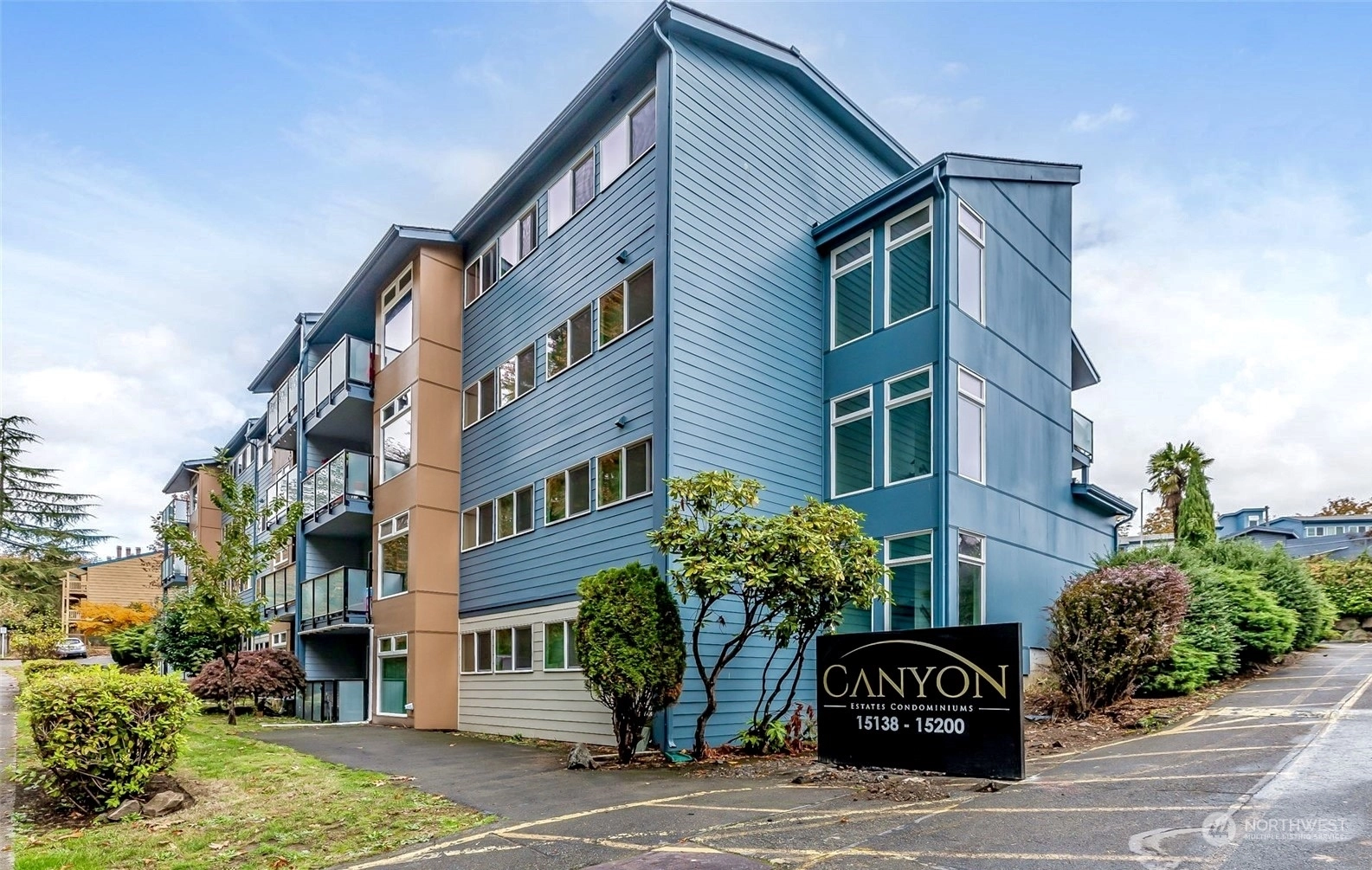 Canyon Estates Condos For Sale at Canyon Estates in Tukwila, WA