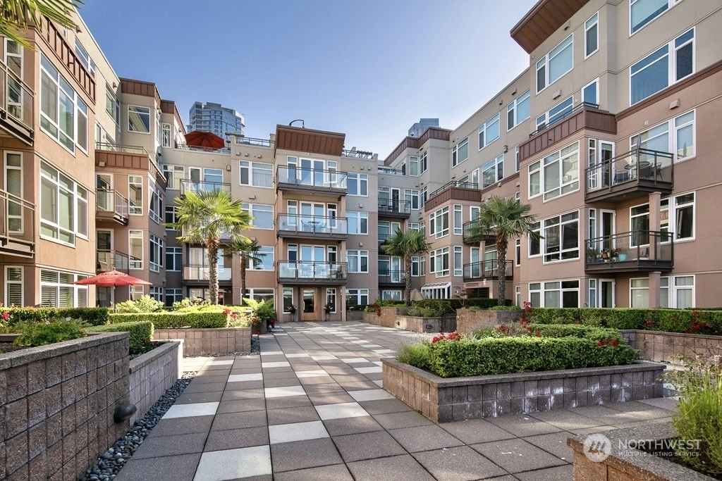 Waterfront Landings Condos For Sale at Waterfront Landings in Seattle