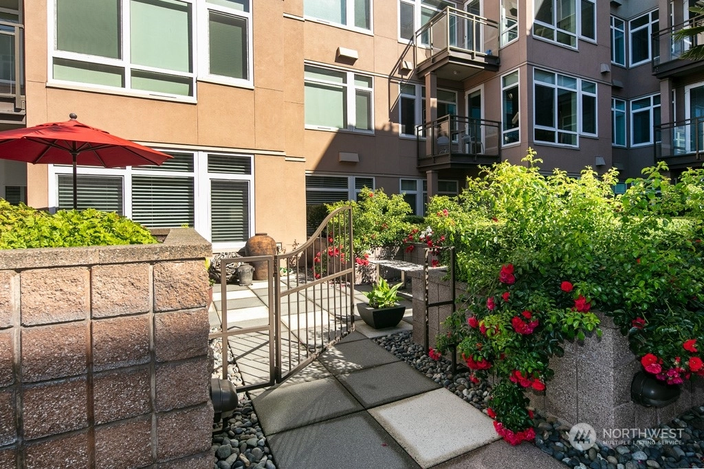 Waterfront Landings Condos For Sale at Waterfront Landings in Seattle