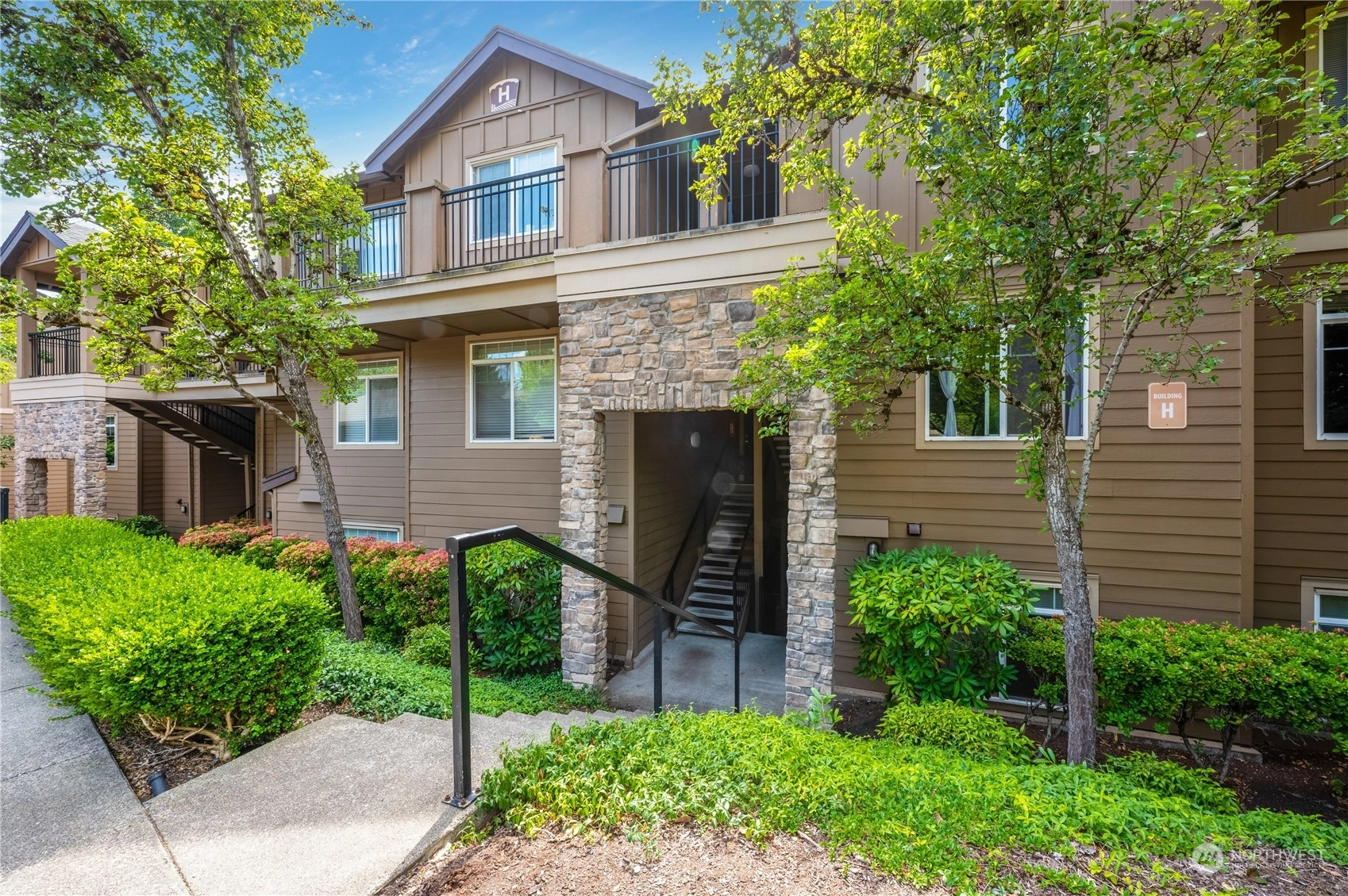 Brookwood Place Townhomes and Townhouses For Sale at Brookwood Place