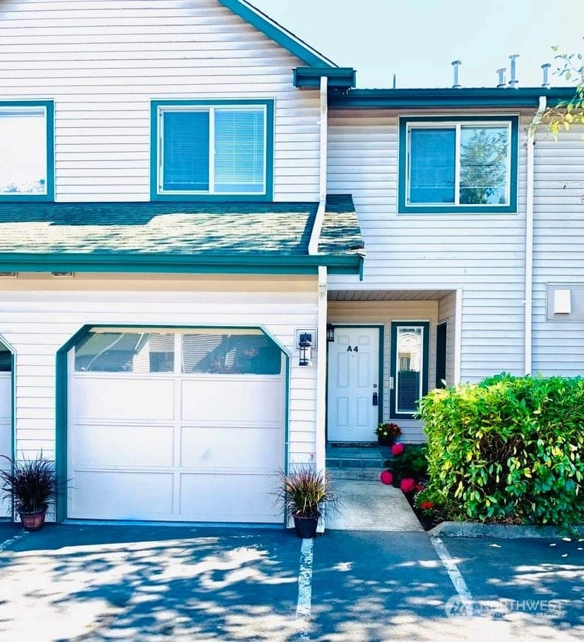 Admirals Court Townhomes and Townhouses For Sale at Admirals Court in