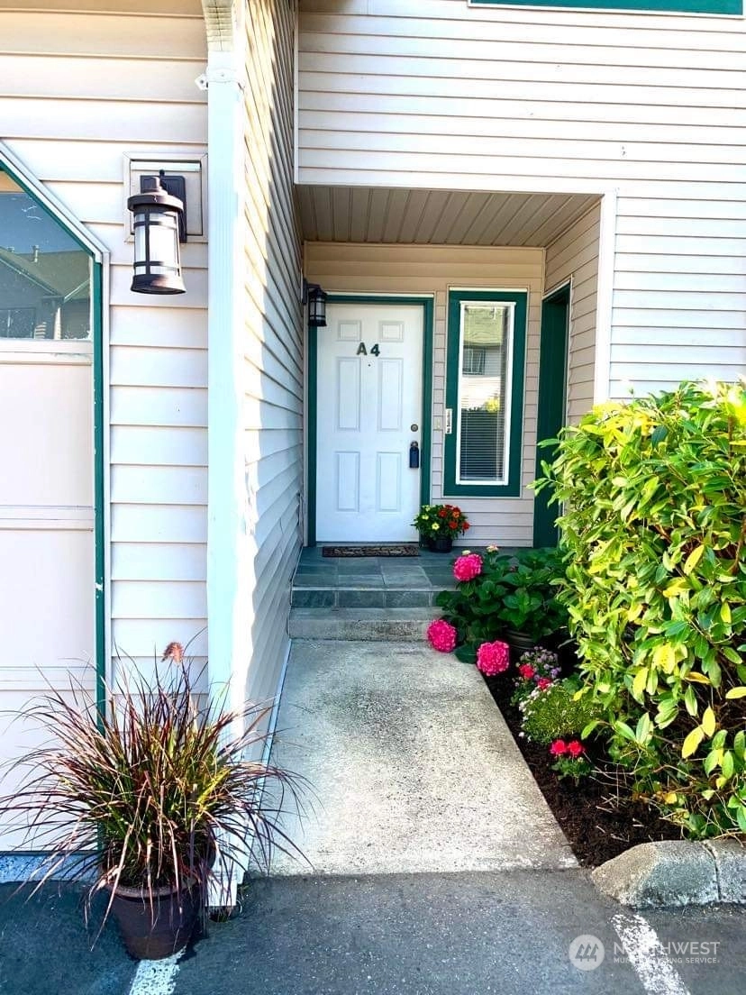 Admirals Court Townhomes and Townhouses For Sale at Admirals Court in