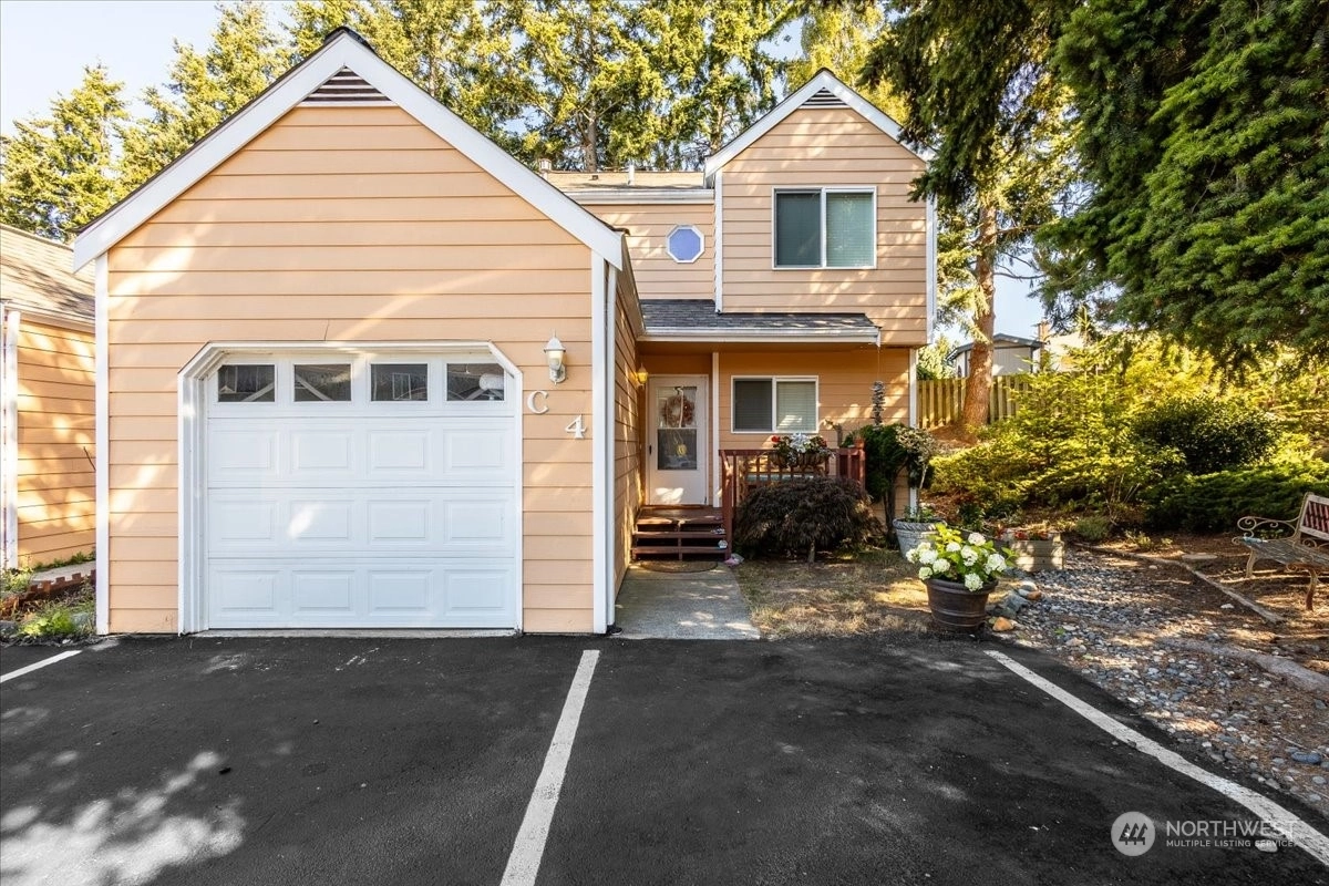 Birch Tree Townhomes and Townhouses For Sale at Birch Tree in Oak