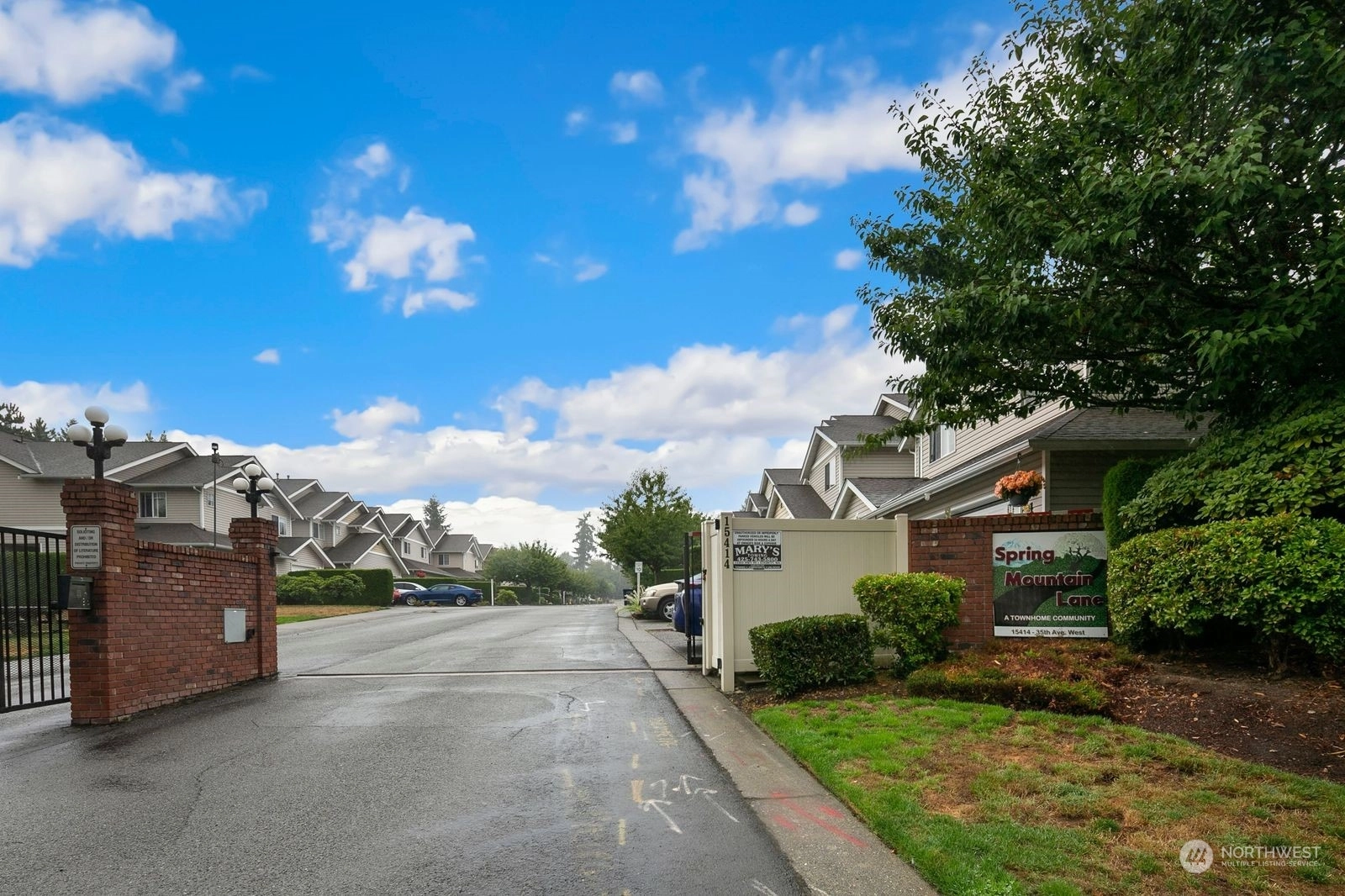 Spring Mountain Lane Townhomes and Townhouses For Sale at Spring