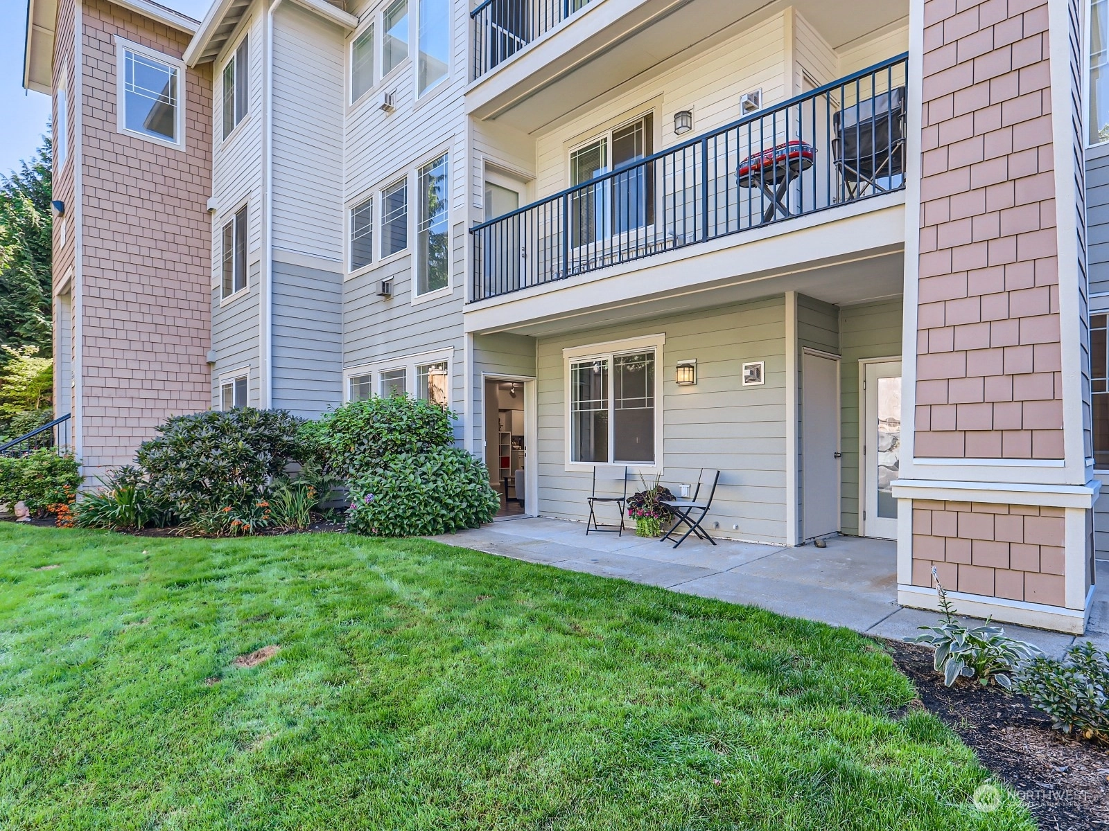 Highwood Ridge Condos For Sale at Highwood Ridge in Lynnwood, WA