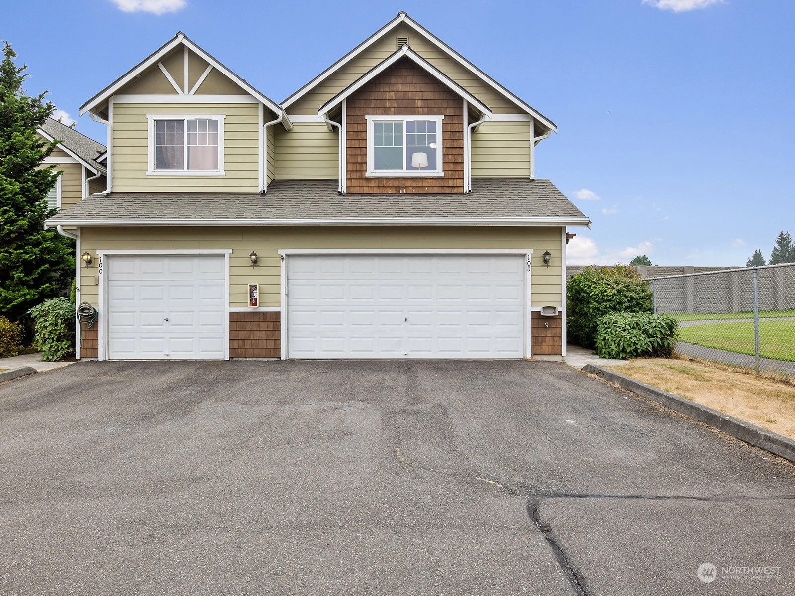 Westlake Pointe Townhomes and Townhouses For Sale at Westlake Pointe