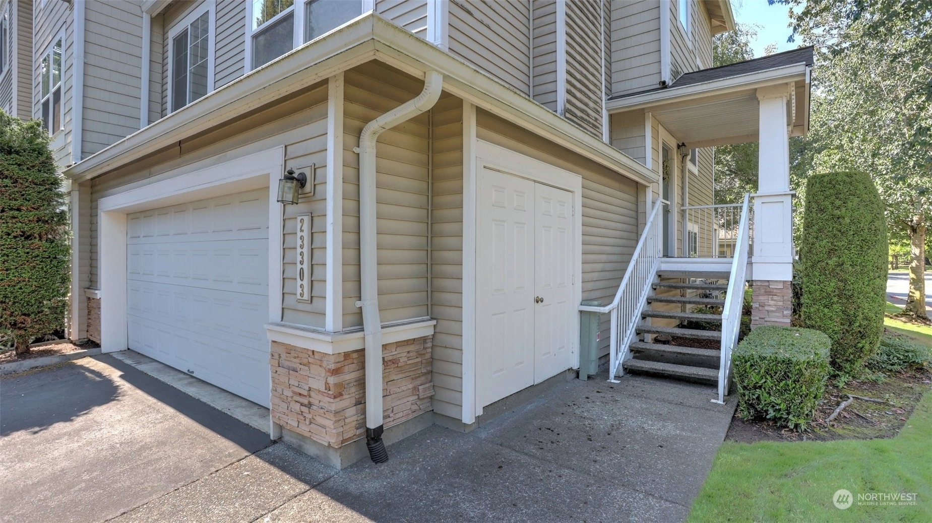 Bayview Townhomes and Townhouses For Sale at Bayview in Kent, WA