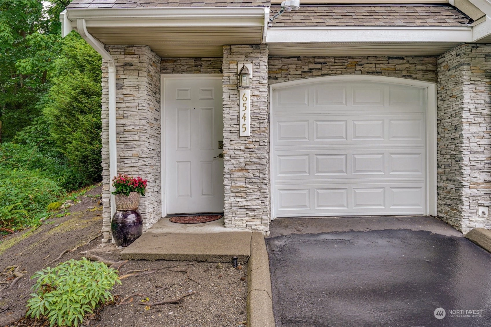 Lakemont Ridge Condos For Sale at Lakemont Ridge in Bellevue, WA