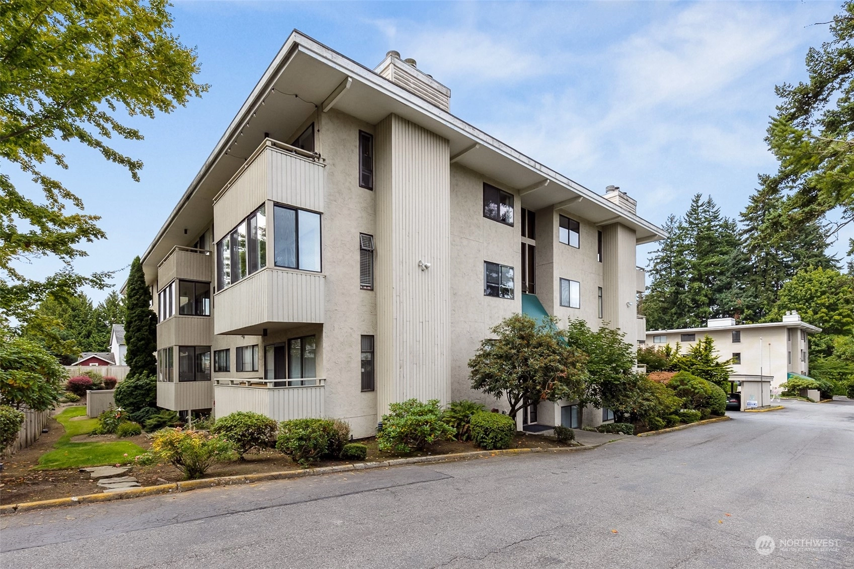 Lynnwood Estates Condos For Sale at Lynnwood Estates in Lynnwood, WA