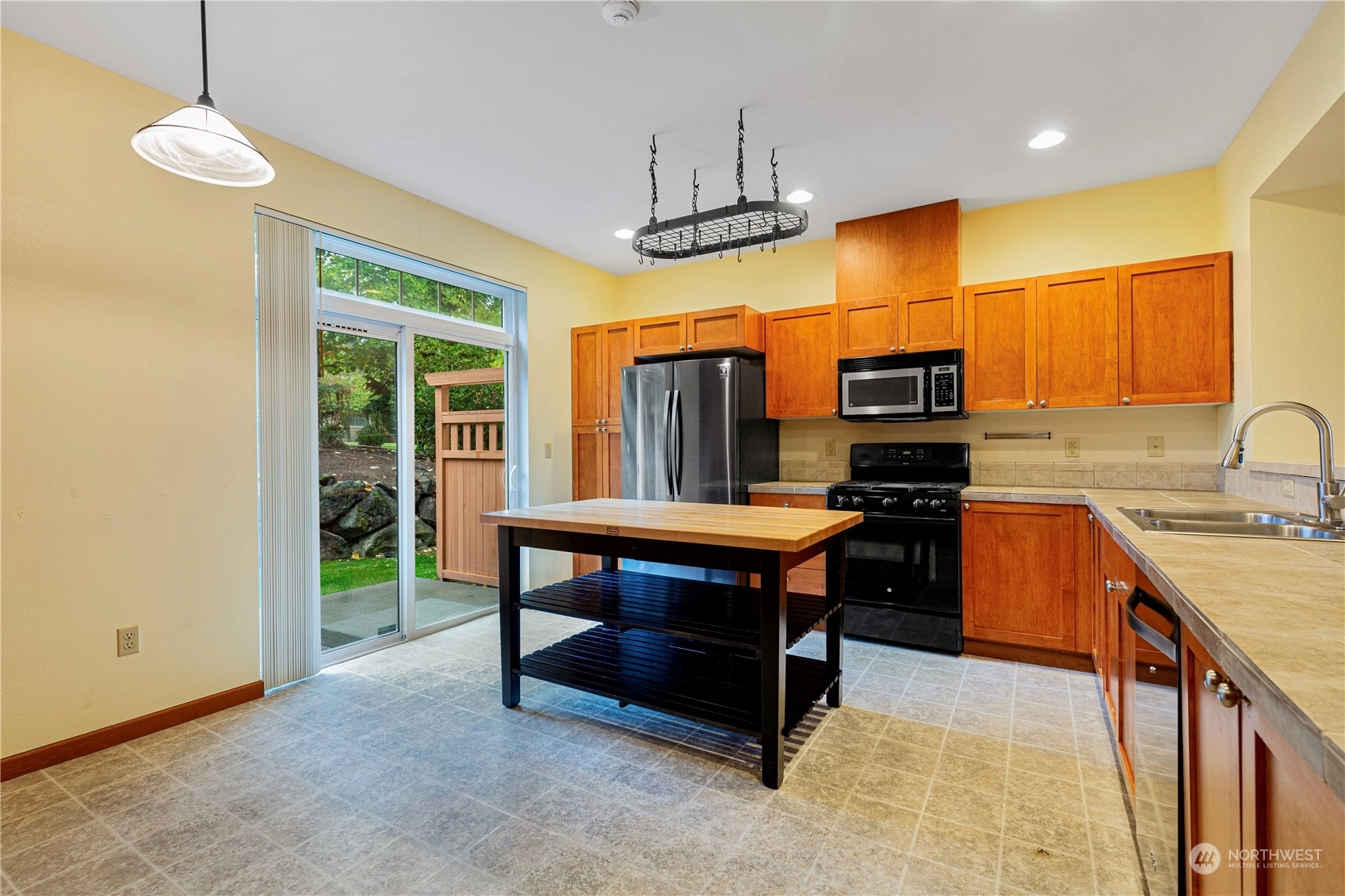 Alderwood Highland Townhomes and Townhouses For Sale at Alderwood