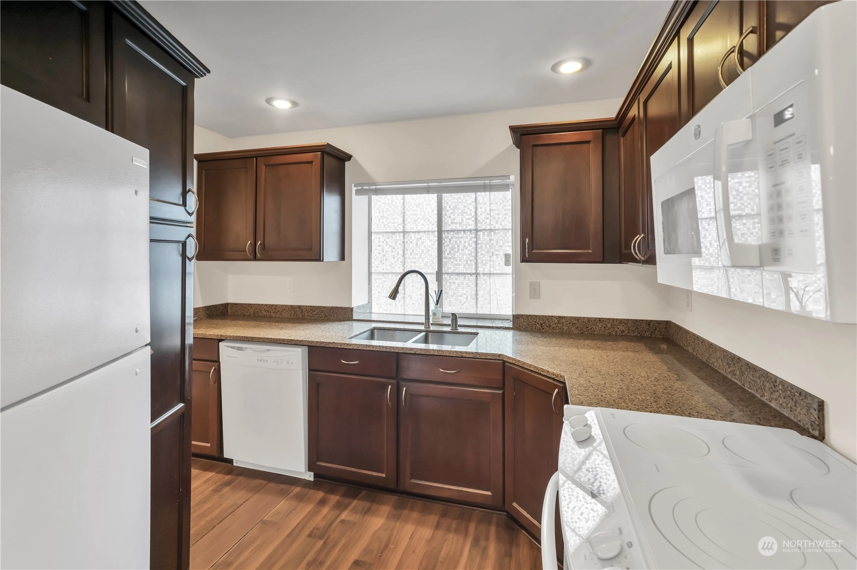 Cascade Villa Townhomes and Townhouses For Sale at Cascade Villa in