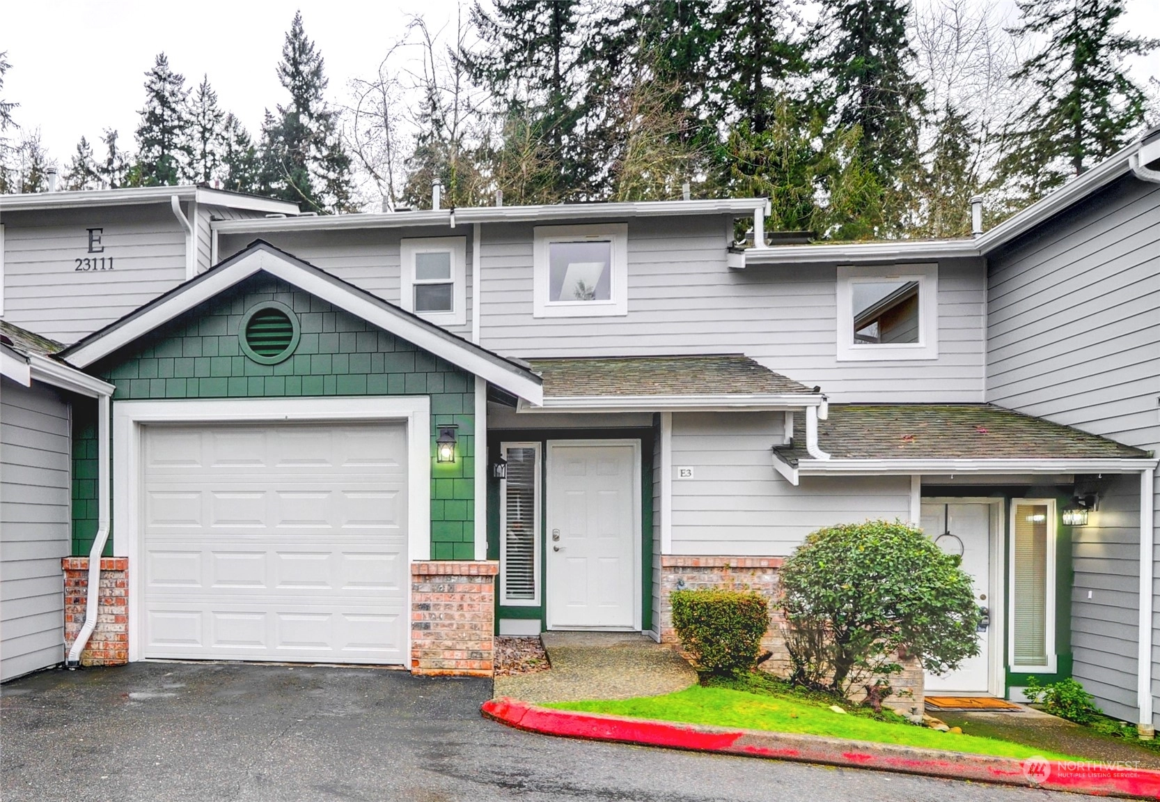 Canyonwood Townhomes and Townhouses For Sale at Canyonwood in Bothell