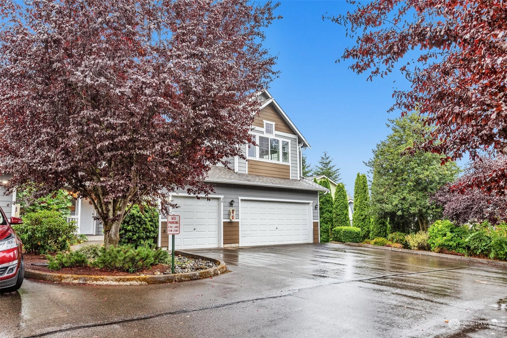 Westlake Pointe Townhomes and Townhouses For Sale at Westlake Pointe