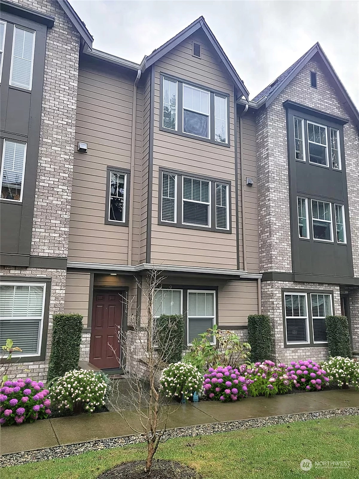 The Towns at Silverlake Townhomes and Townhouses For Sale at The