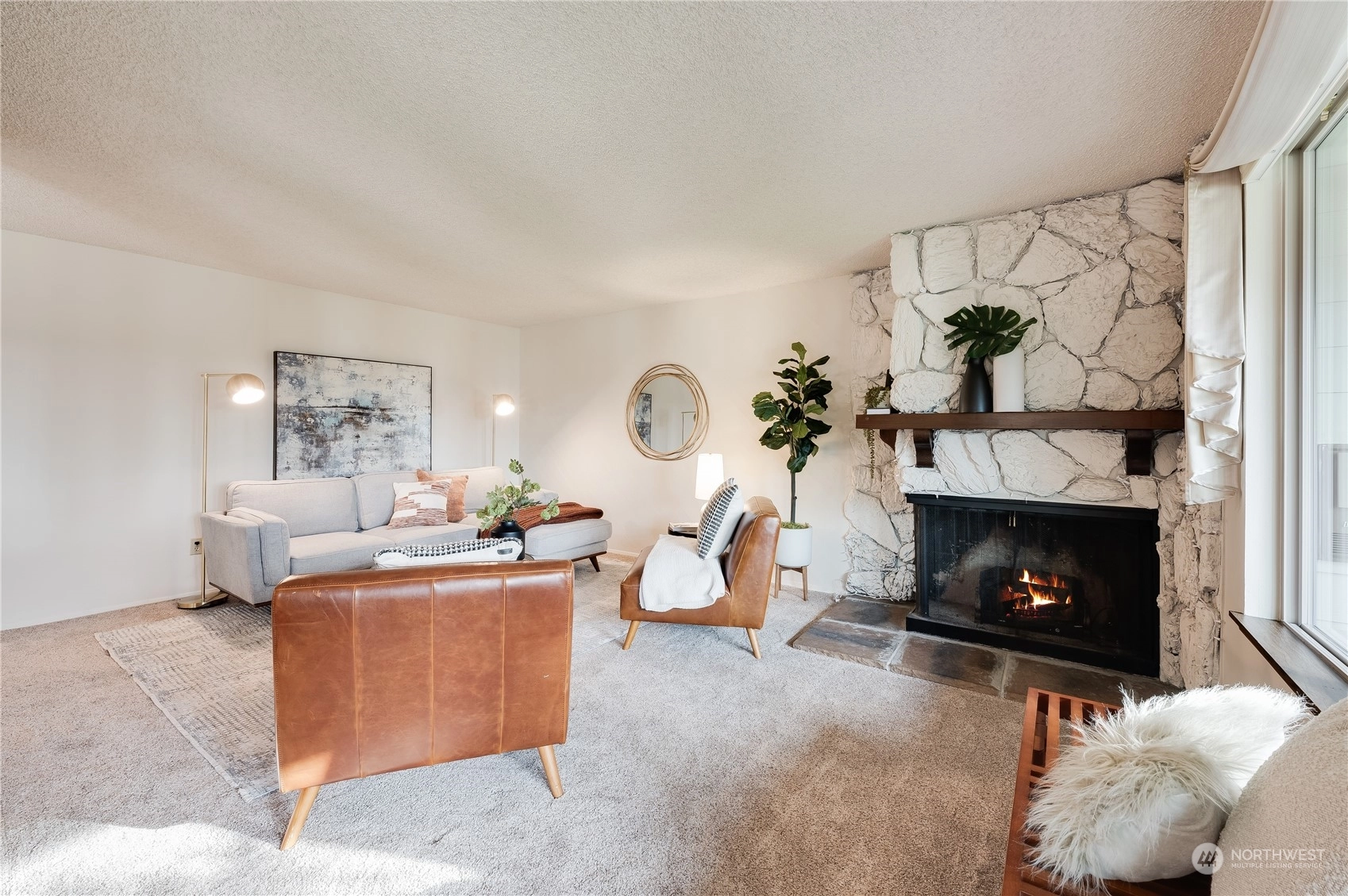 Lake Ballinger Estates Condos For Sale at Lake Ballinger Estates in Mountlake Terrace, WA