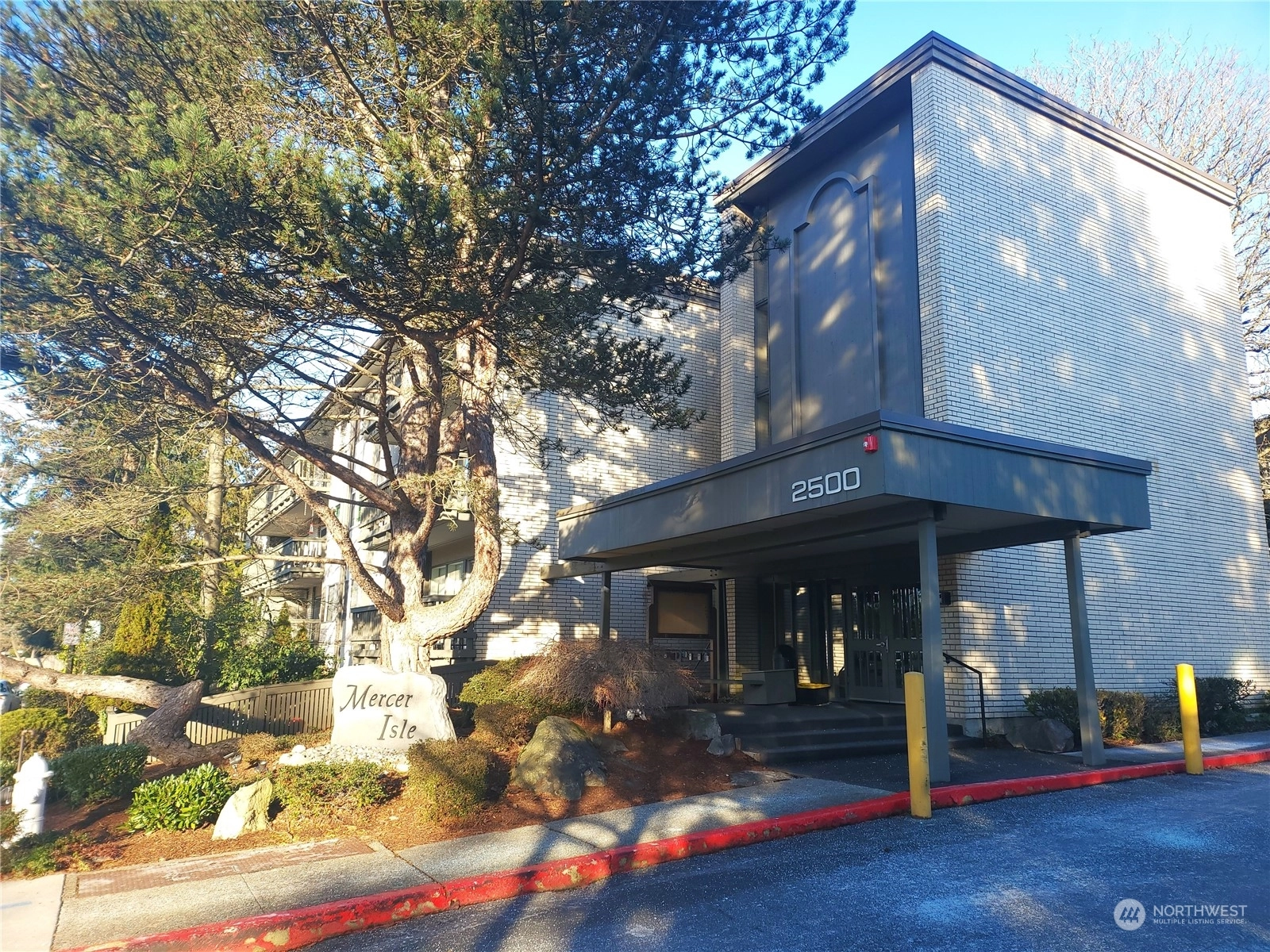 Mercer Isle Condos For Sale at Mercer Isle in Mercer Island, WA