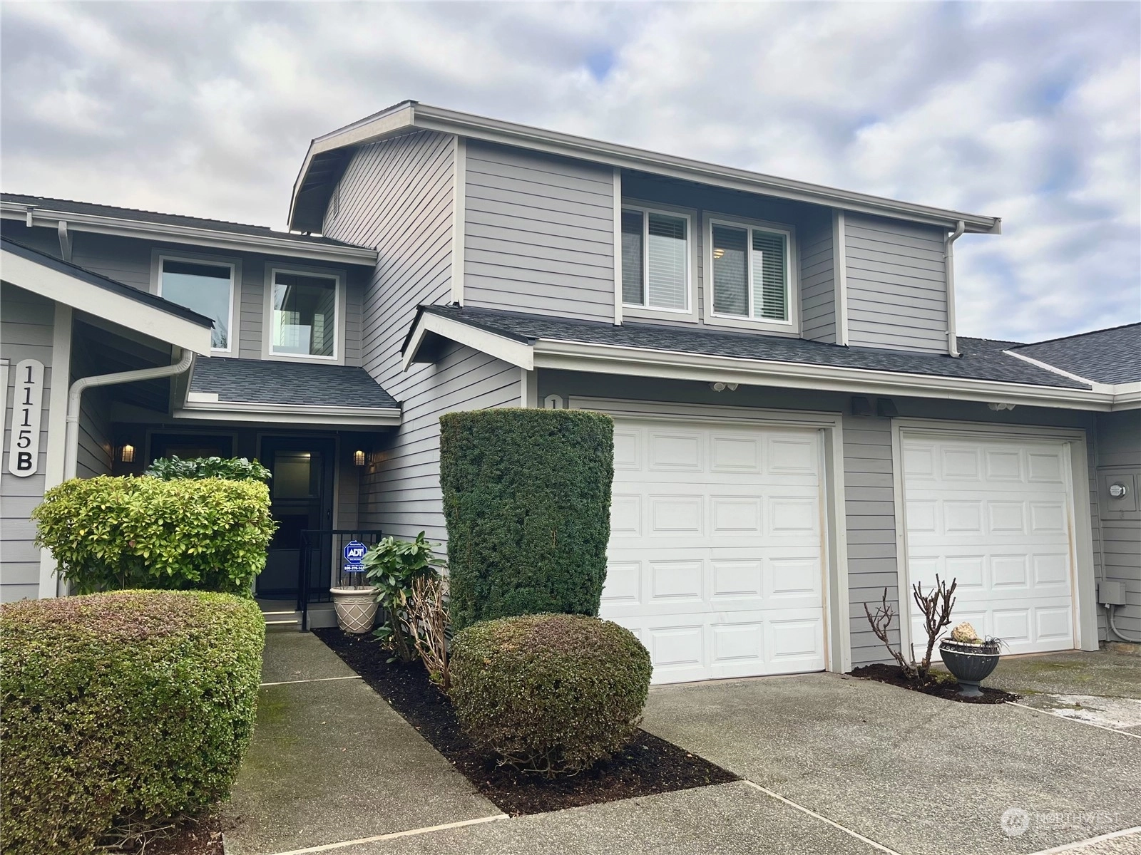 Mainhouse One Townhomes and Townhouses For Sale at Mainhouse One in