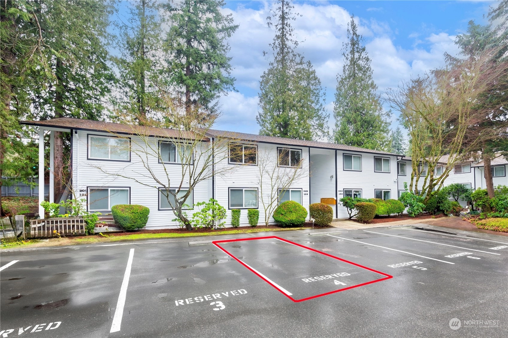 Hampton Park Condos For Sale at Hampton Park in Kirkland, WA Wicklund