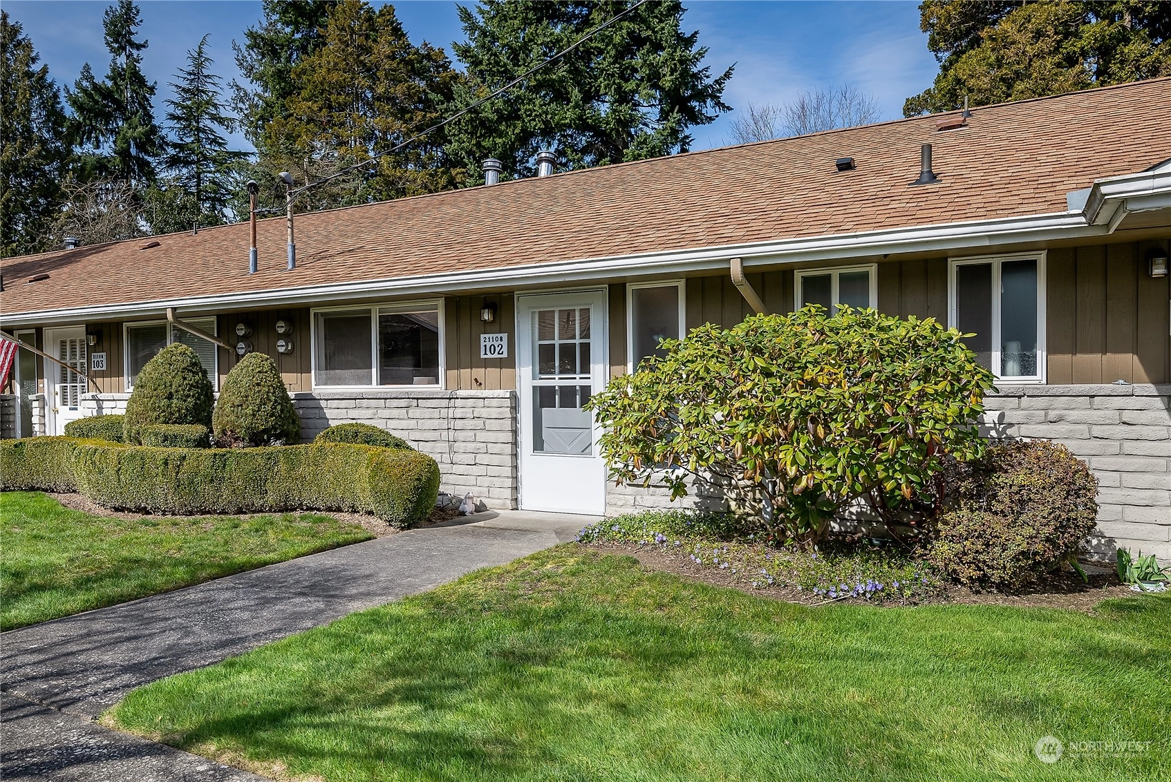 Rustic Manor Condos For Sale at Rustic Manor in Edmonds, WA Wicklund