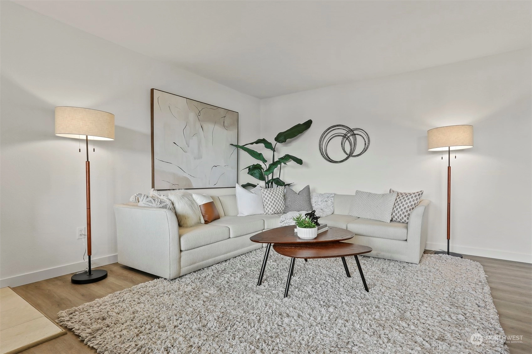 Lake Ballinger Estates Condos For Sale at Lake Ballinger Estates in Mountlake Terrace, WA